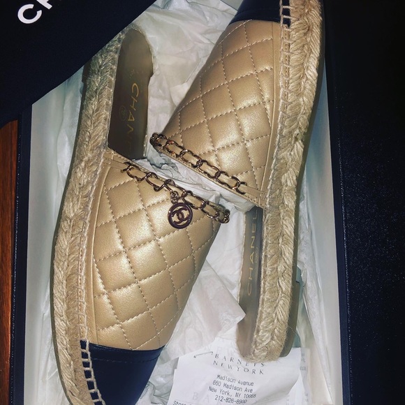 ‼️‼️ SOLD . HOST PICK‼️‼️💗💗Chanel Flats - Picture 7 of 16